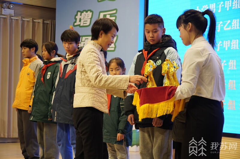 足球历史奖杯榜_足球金足发奖历史_足球大奖